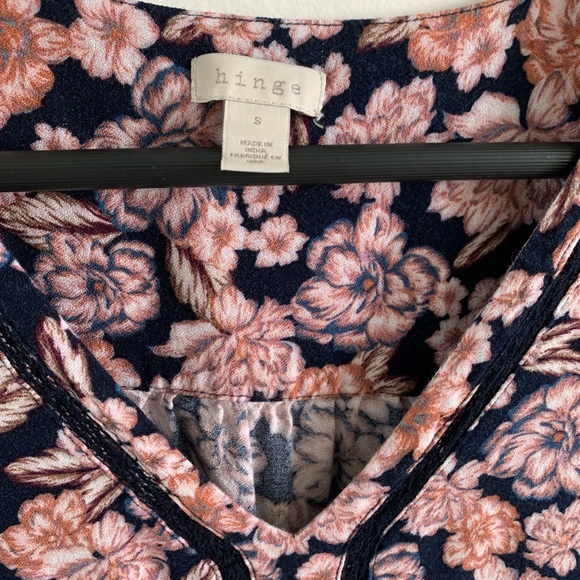 Hinge Floral Print Top with Lace Detailing Size Small - Picture 3 of 4